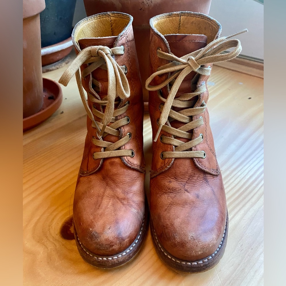 FRYE Sabrina 6G Lace Up Boot